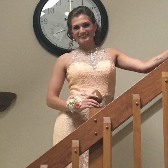 Meet your Posher, Taylor - Picture 3 of 4